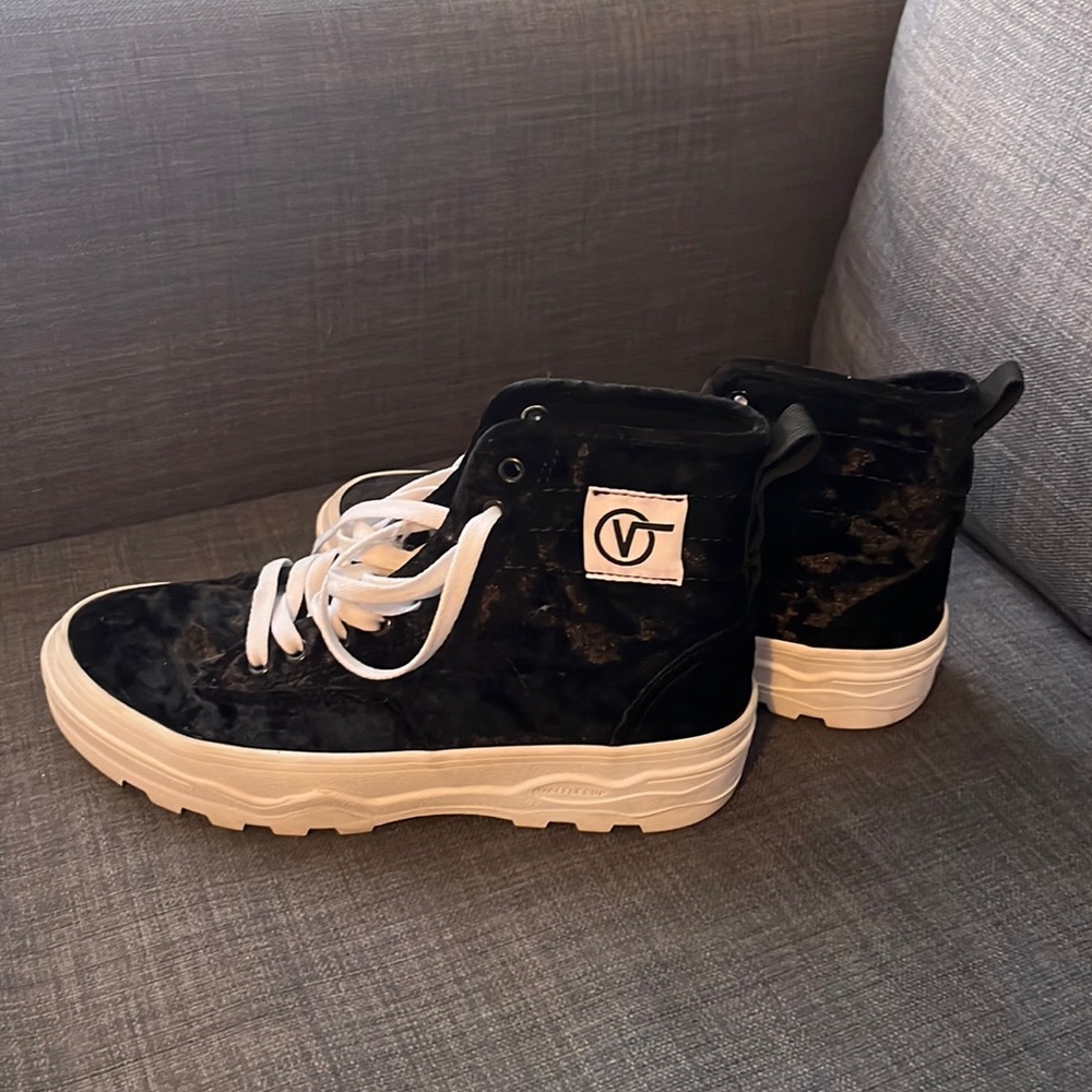Only worn twice velvet high top vans skate shoes